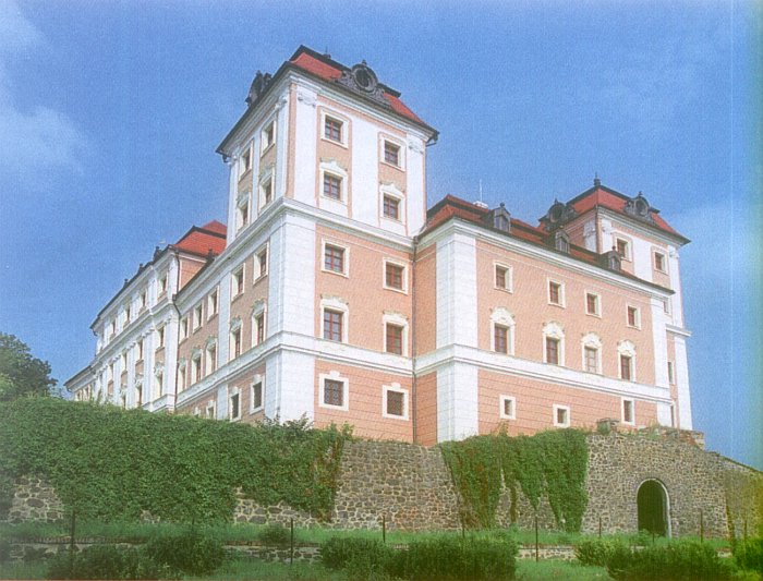 Valeč - barokní zámek