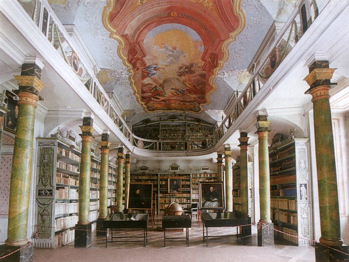 Broumov - knihovna v Benediktýnském klášteře