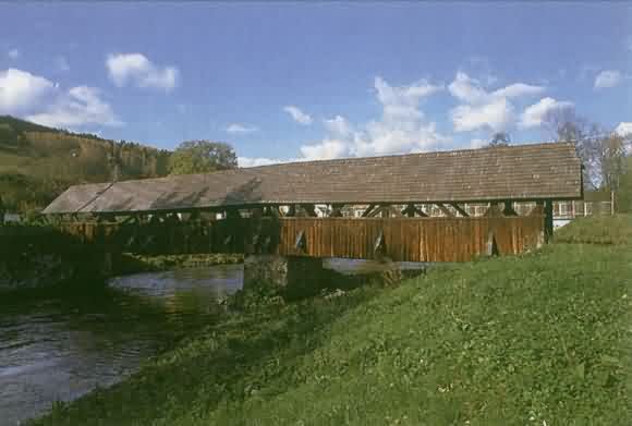 Historický dřevěný most v Černvíru