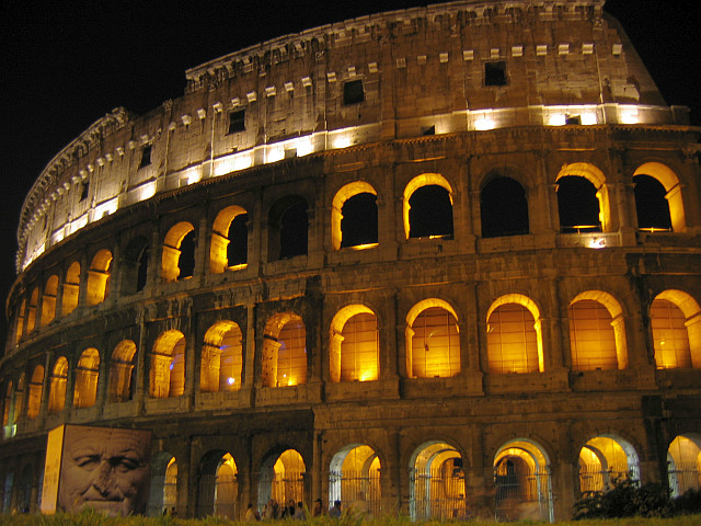 noční Colosseum