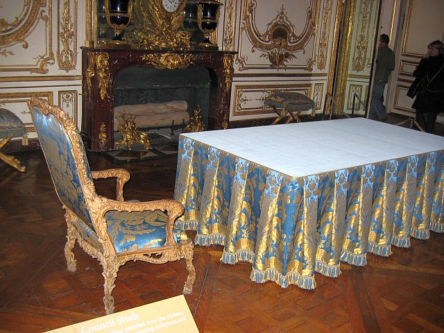 stůl Ludvíka XIV