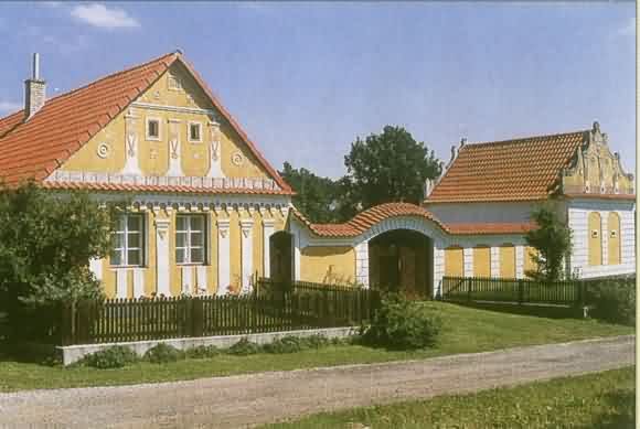 Starobylá ves Debrník