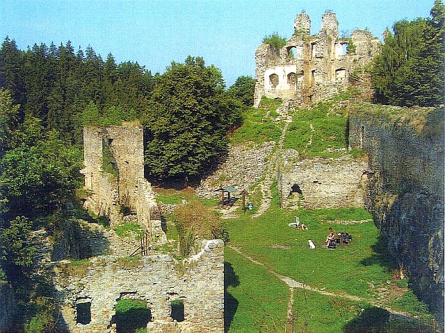 Dívčí Kámen - zřícenina hradu