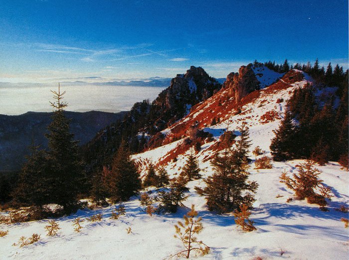 Vrchol Ostrá v juhozápadnej časti Veľkej Fatry