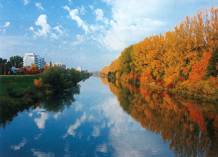 Rieka váh pretekajúca Piešťanmi