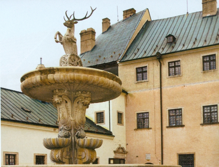 Studňa na nádvorí hradu Červený Kameň