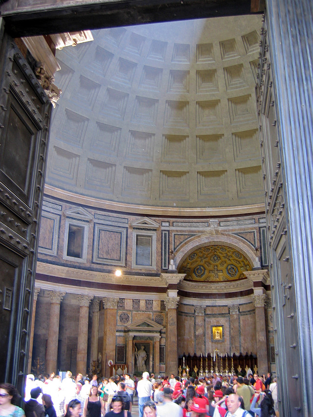 paprsek světla a výzdoba kopule